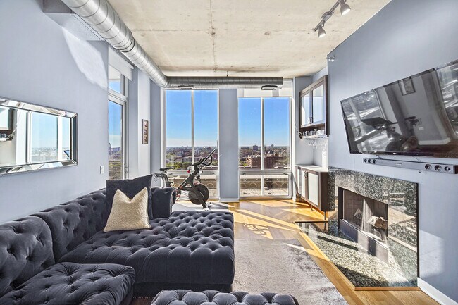 Photo - 720 N Larrabee St