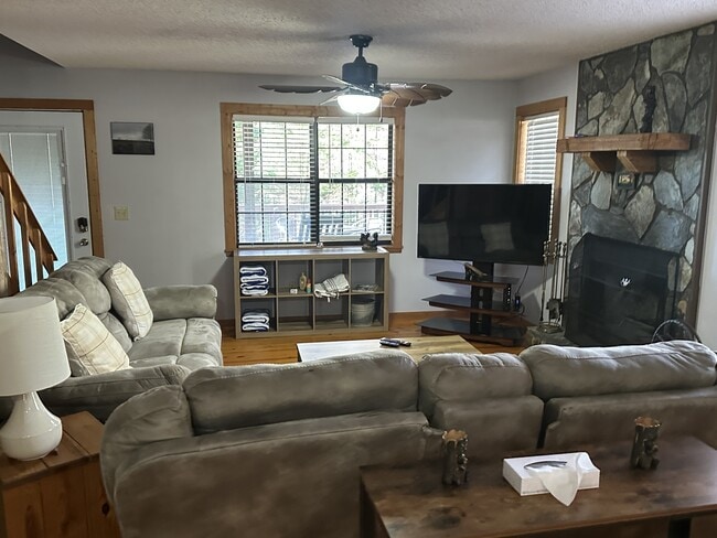 Photo - 155 April Ln