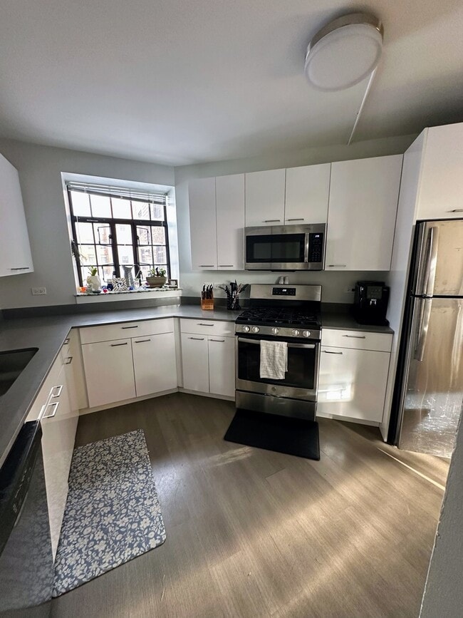 Photo - 2806 N Leavitt St