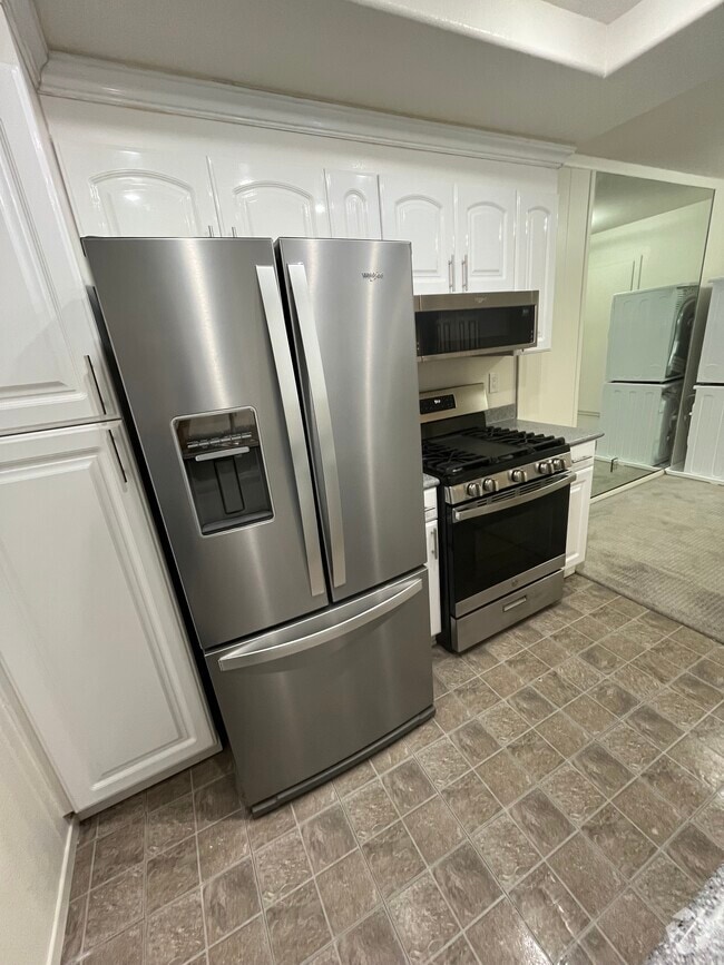 Building Photo - 1161 Packers Cir Unit Downstairs Condo for Rent