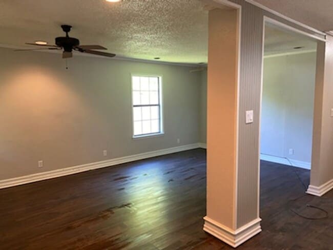 Photo - 1107 Esma St