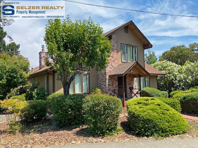 Charming 2-story 2 bedroom home w/ bonus l... - Charming 2-story 2 bedroom home w/ bonus l...