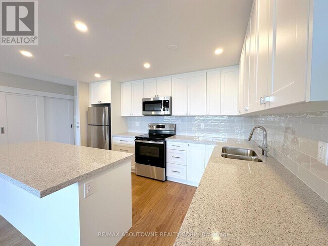 Photo - 165 La Rose Ave