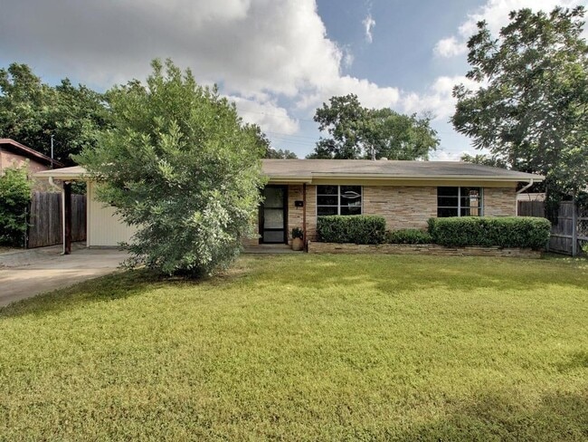 Photo - 1110 Fieldcrest Dr