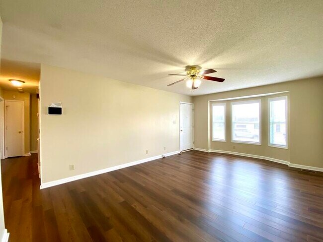 Photo - 701 Carbondale Dr