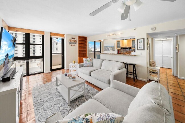 Photo - 2555 Collins Ave Unidad 1414