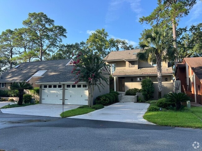 Building Photo - Gorgeous Marsh Views in Moss Creek! Rental