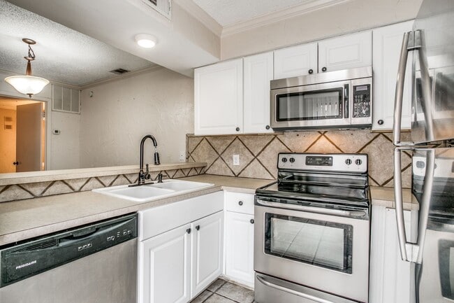 Building Photo - 2621 Piedras Dr Unit 1
