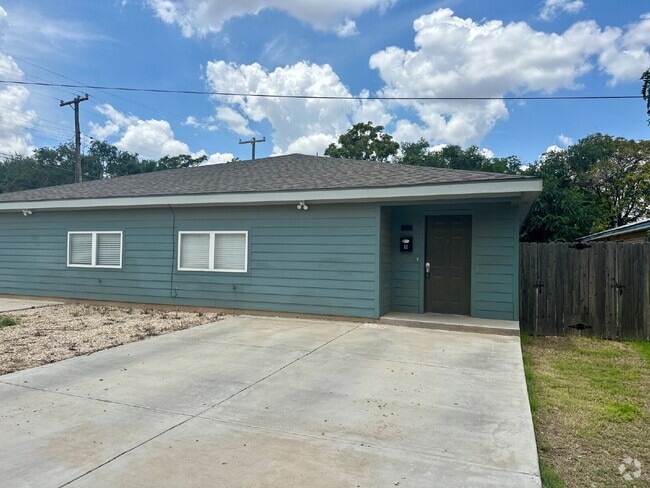 Building Photo - Modern 3/2! Unit B Rental