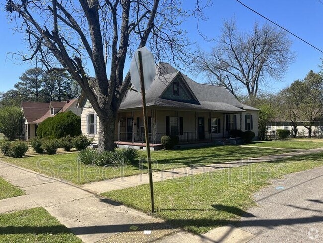 Building Photo - 904 W Oak Ave Rental