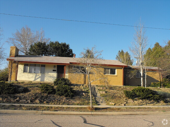 Building Photo - Great 3bdrm rancher with 1 car garage Rental