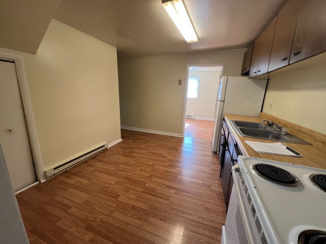 Photo - 403 Centre St