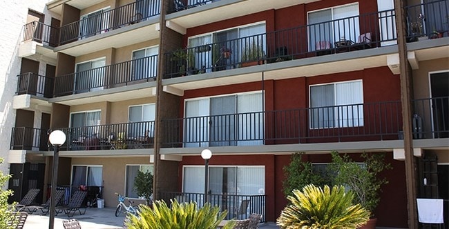 Amanda Regency