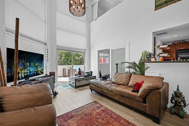 7728 Collins Ave Unit 5