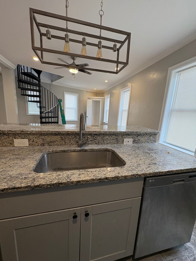 Building Photo - Soldoris Unit 201/301