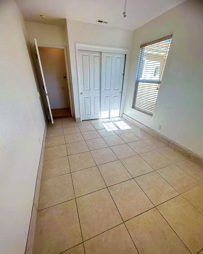 Photo - 4625 Karnes Rd Townhome