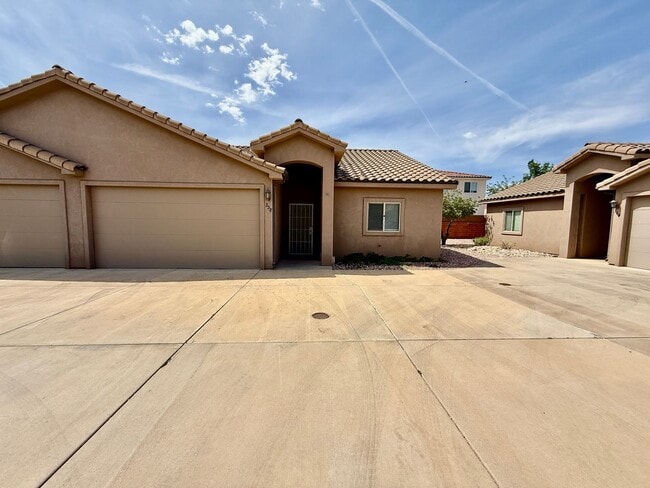 Spacious & Sunny Home in Quiet Hurricane N... - Spacious & Sunny Home in Quiet Hurricane N...