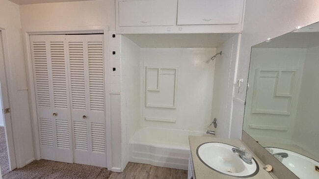 Photo - 4205 50th St