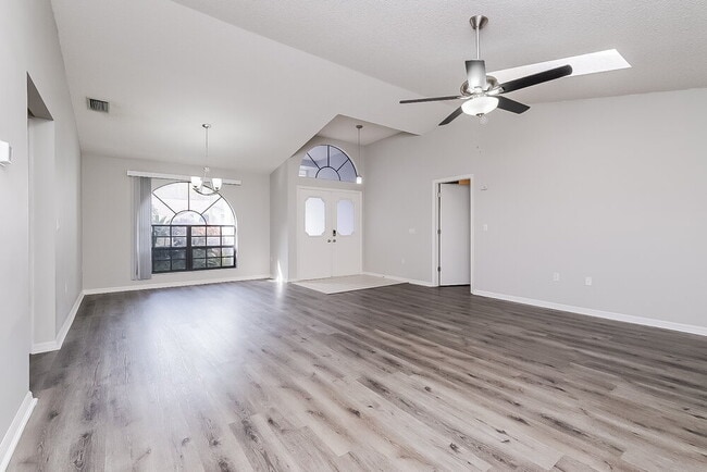 Photo - 4828 Crestknoll Ln