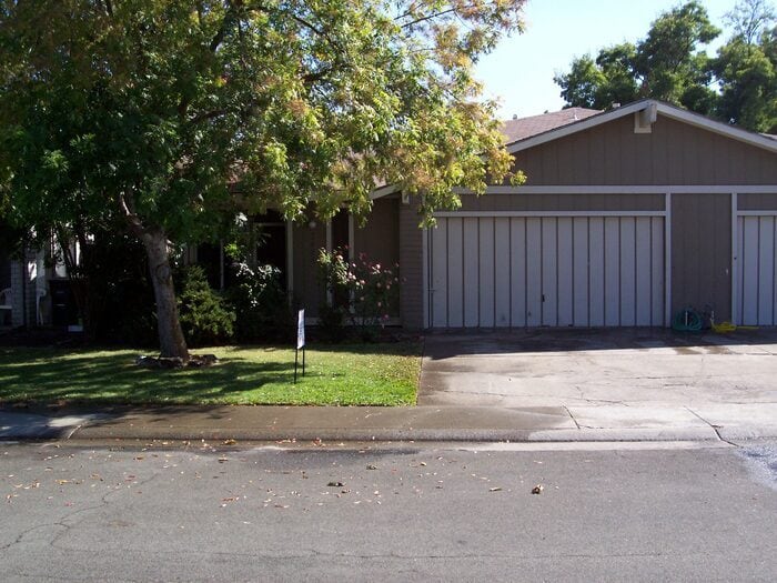 Charming and Well-Maintained 3-Bedroom, 2-... - Charming and Well-Maintained 3-Bedroom, 2-...
