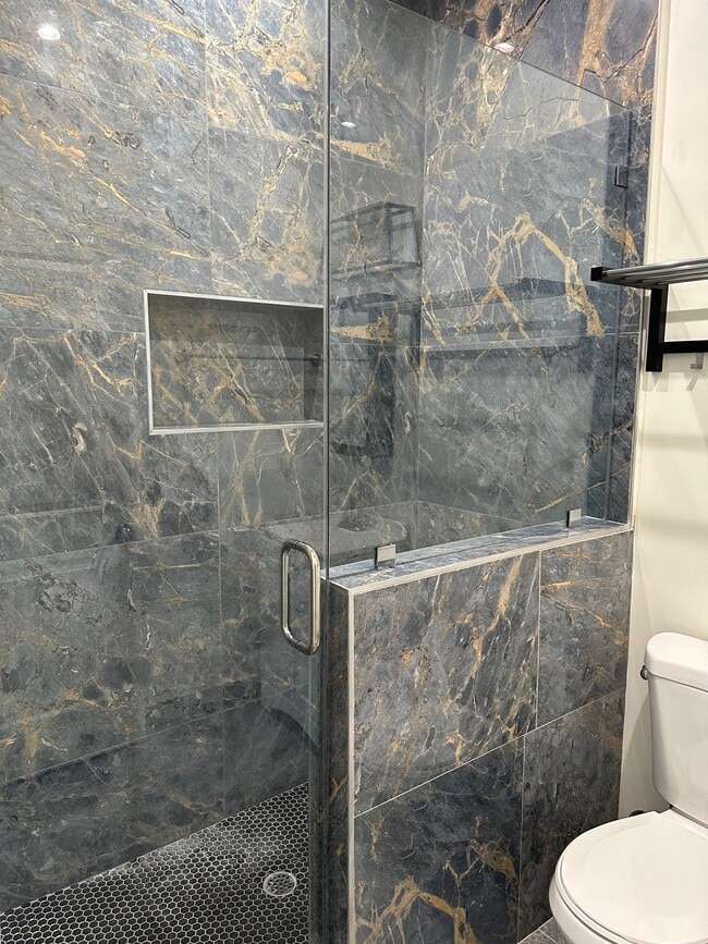 Shower - 23110 1/2 Mulholland Dr