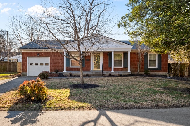 Photo - 318 Castleview Dr