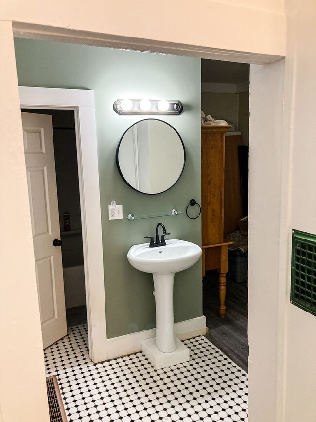215 Center St Unit 215 Center St Unit B