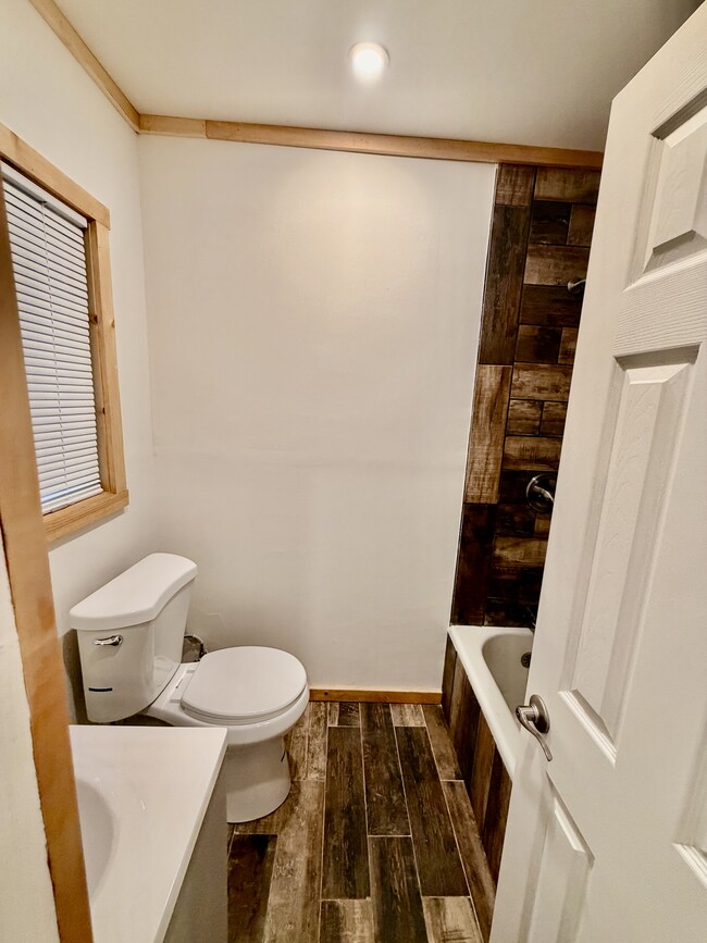 Photo - 25890 Wayne Rd