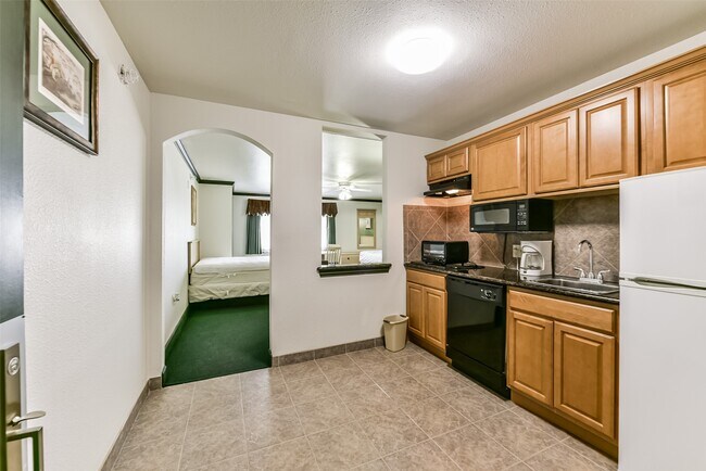 Photo - 1025 Swanson St Unit False