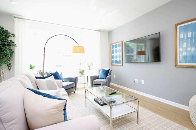 Photo - End-Unit Avon Park Townhome Near Biscuit Run Park