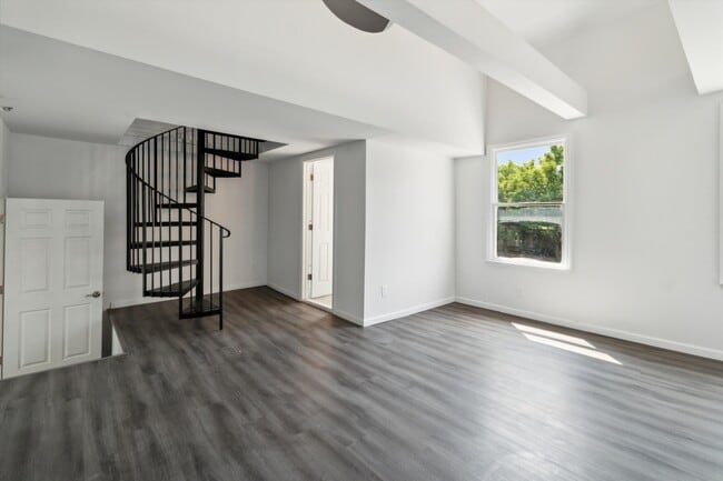 Photo - 146 Nassau St