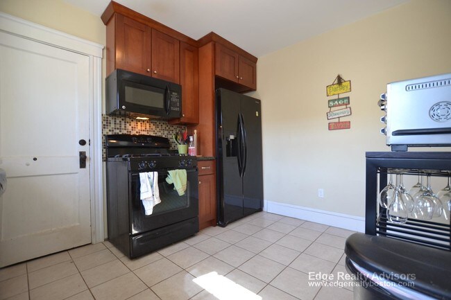 23 Willoughby St Unit 2