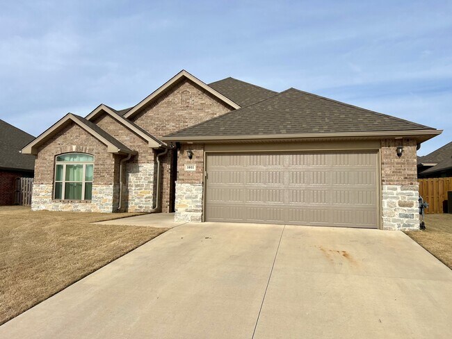 Building Photo - 1011 Sundance Ln