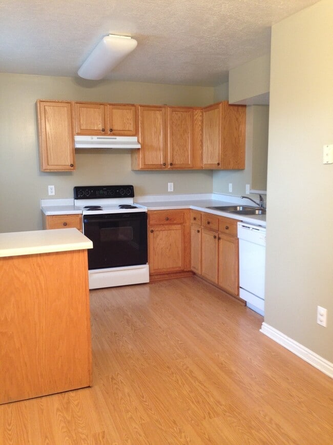 Photo - Gorgeous 3 Bed 2 Bath Townhome in Murray is a must see!!