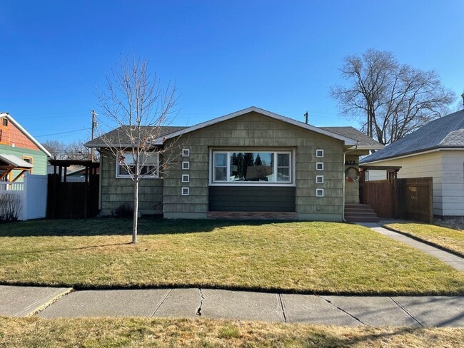 Photo - CHARMING HOME IN GREAT LOCATION!