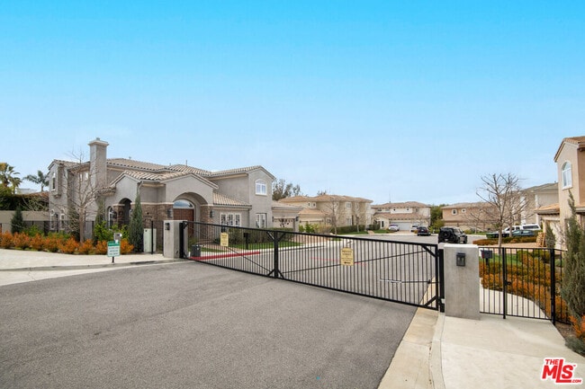 Photo - 18326 Columbus Cir