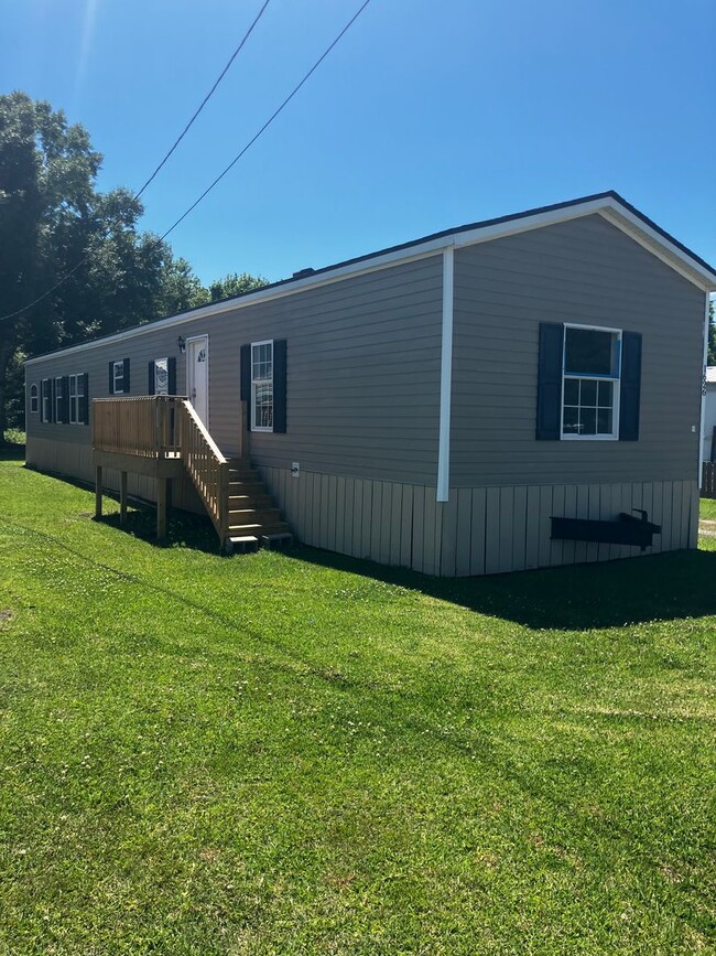 Building Photo - 3 Bedroom Trailer in New Iberia