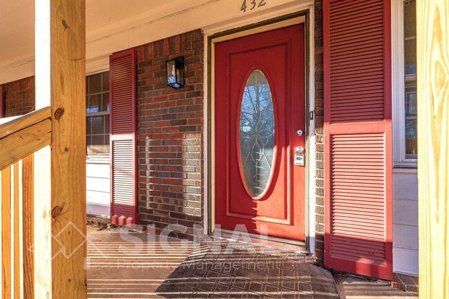 Photo - 432 Argonne Dr NE