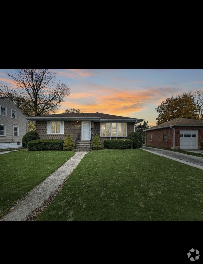 Building Photo - 18424 Chicago Ave Rental