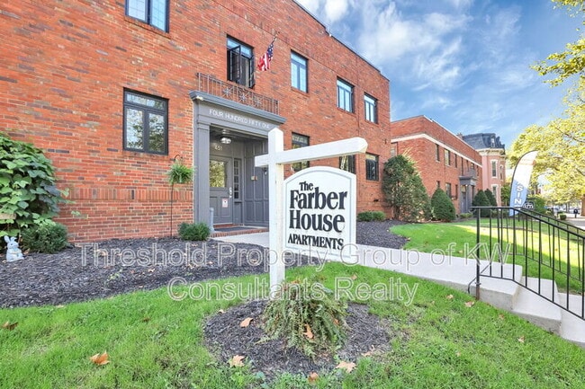 Photo - 451 E Town St