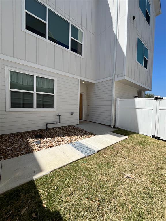 301 Promenade Ct
