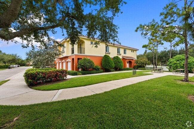 Building Photo - 63 SE Palermo Unit 203 Rental
