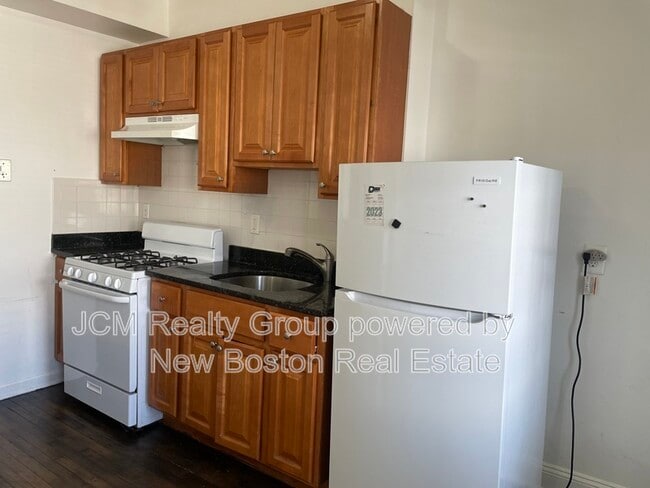 Building Photo - 746 Broadway Unit 2