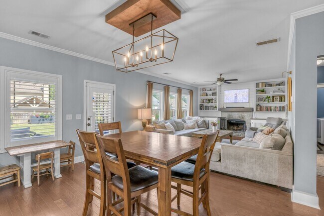 Photo - Spacious 4 Bedroom Home in Auburn