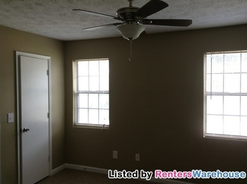 Photo - 3559 Main Station Dr SW