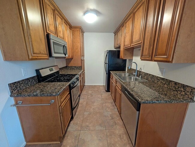 Photo - 1034 N Martel Ave Unidad 5