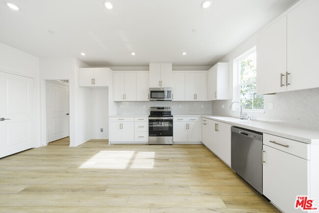 Photo - 16151 Linden Ln