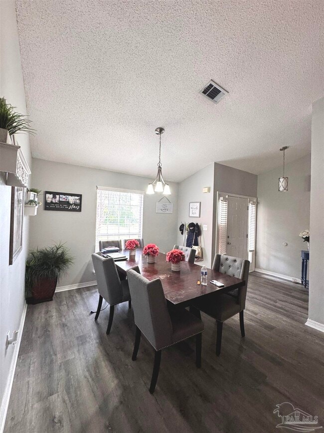 2404 Houston Cir
