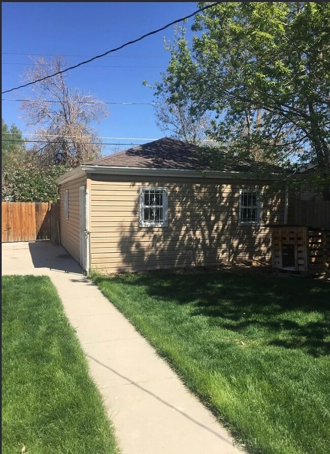 Photo - 1920 Xanthia St