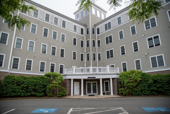Building Photo - 8 Crowninshield St Unit 210